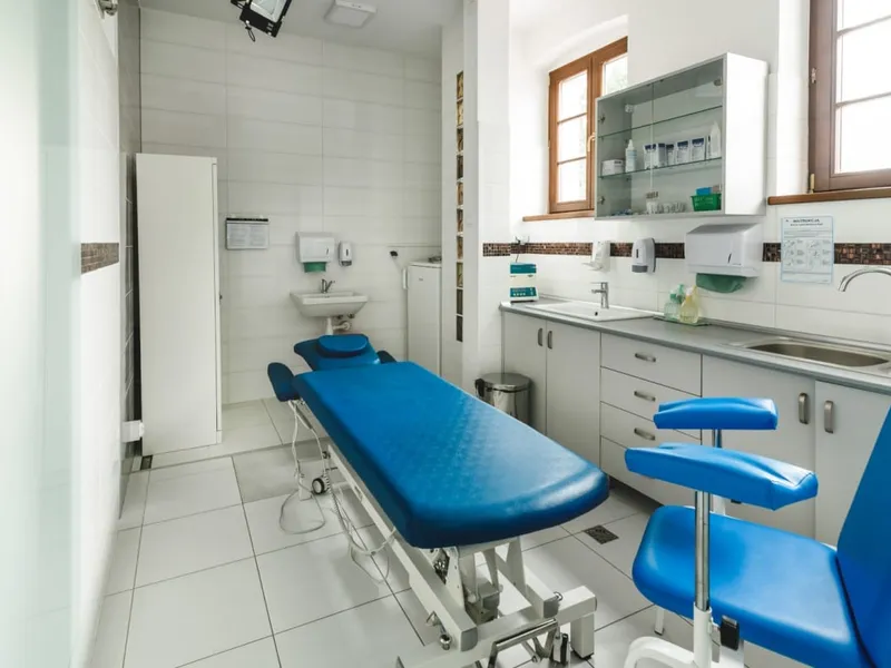 Gabinet zabiegowy – iniekcje osoczem bogatopłytkowym i kwasem hialuronowym – Ośrodek Rehabilitacji Troniny, Kłobuck