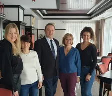 Uczestnicy szkolenia z metody Gravi Spine wraz z dr. Markiem Kluszczyńskim w ośrodku Troniny